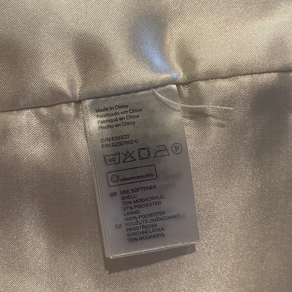 H&M size 10 Faux Fur Vest, Cream in Color - Picture 6 of 6